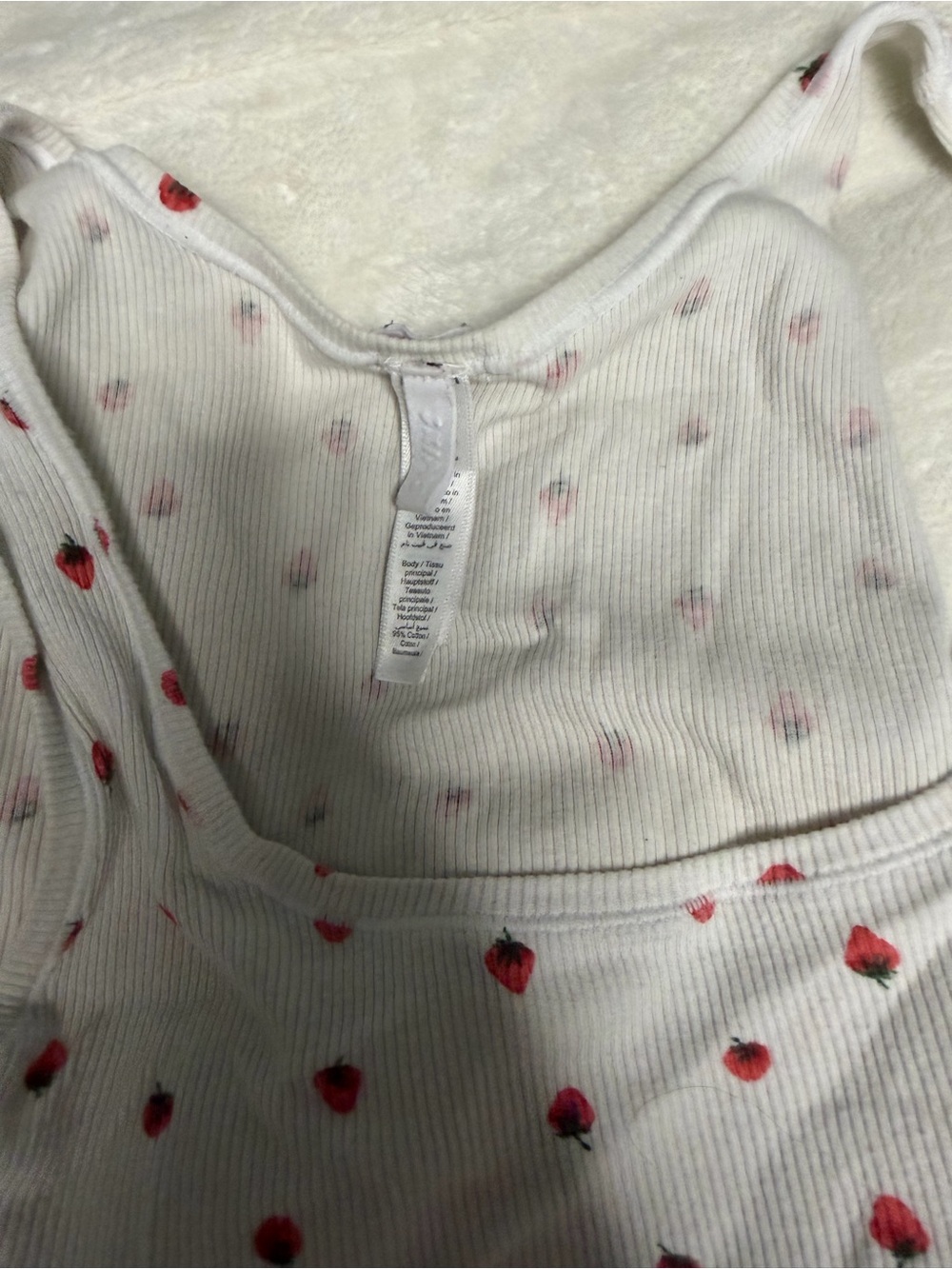 SKIMS White Tank Top & Skirt Pajama Set with Red Heart Print - Picture 2 of 2